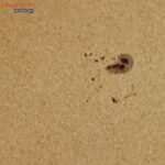 AR 2542 in Nahaufnahme. Deutlich ist die Umbra und Penumbra zu erkennen.