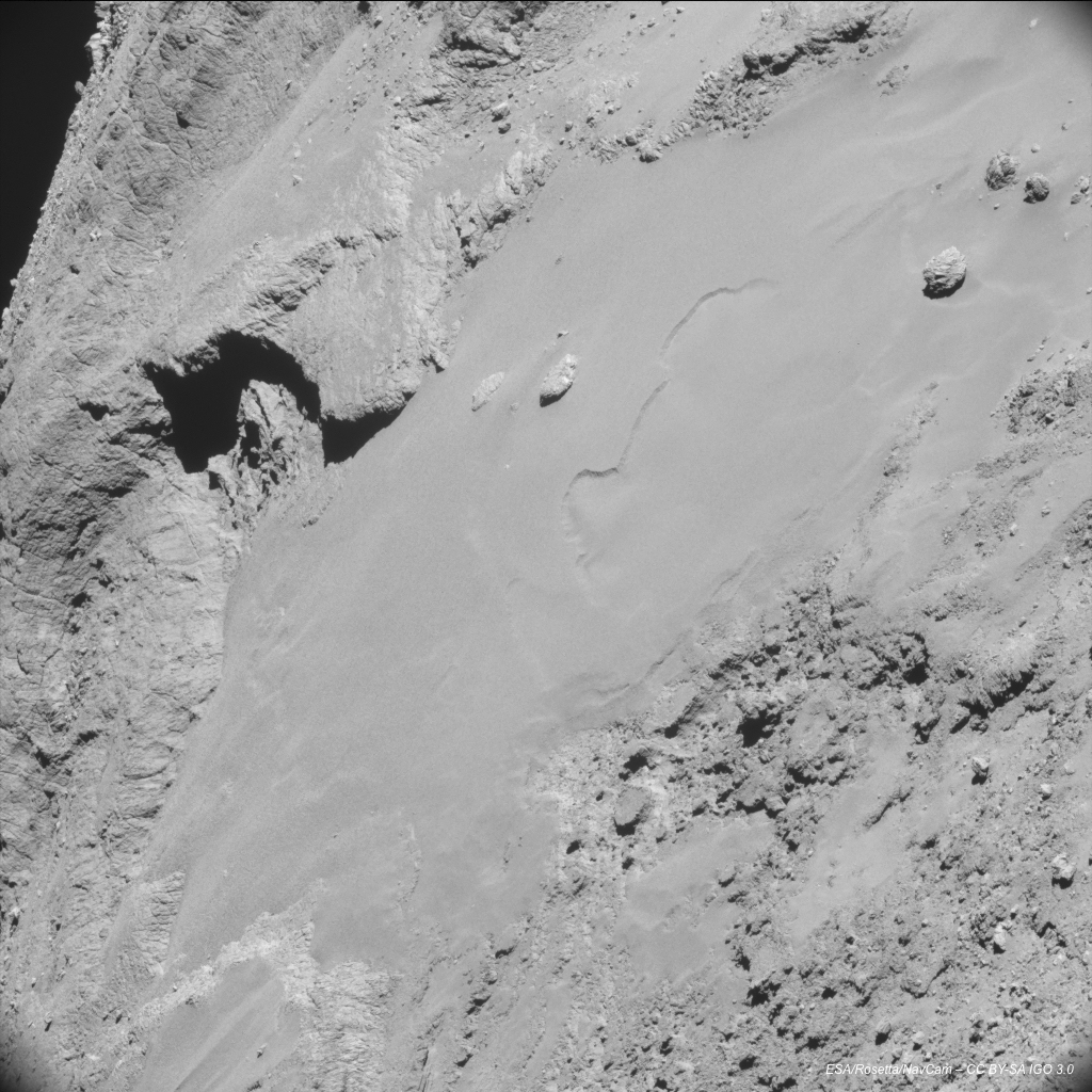 Comet_on_14_February_from_8.7_km